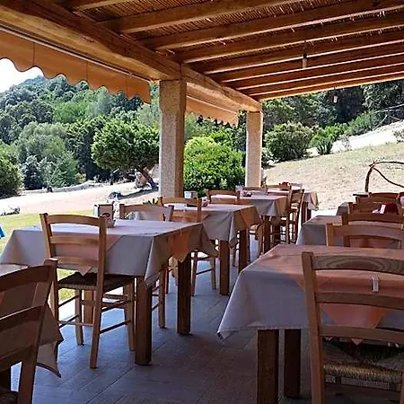 לינה וארוחת בוקר Li Teggi Turismo Rurale 3*